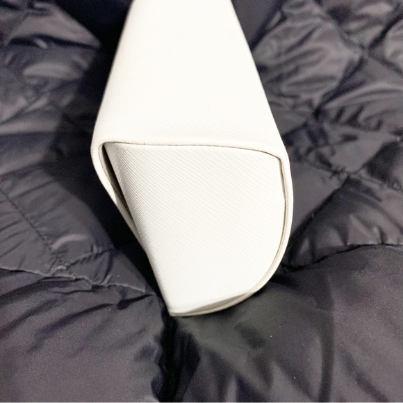 Michael Kors Eyeglass Case Flap Front Closure with Snap Micro Fuzz Interior ⚪️ - Picture 4 of 9